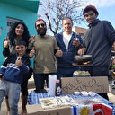 Un helvası satarak dünyayı geziyor