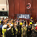 Hong Kong'daki protestocular Meclis binasını bastı