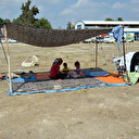 Evsiz kalan kadının 6 çocuğuyla boş arsada yaşam savaşı