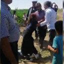 Kaçak elektrik kontrolü yapan ekibe engel olmaya çalıştılar