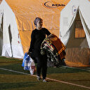 Depremzedeler geceyi çadırda geçirdi