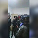 Tam teçhizatlı İsrail askerleri Filistinli bir ailenin evini bastı