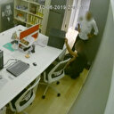 Çalıştığı iş yerini soymak için çilingir çağırdı
