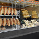 Kuyumcuda altın da ekmek de satılıyor