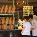 Bu kuyumcuya ’altın’ almaya gelen ‘ekmek’ alıp çıkıyor