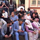 'Diriliş Ertuğrul' oyuncusundan evlat nöbeti tutan ailelere destek ziyareti