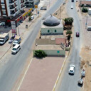 Görenler şaşkınlıklarını gizleyemiyor: Yolun ortasında kalan cami