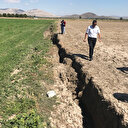 Bilinçsiz su kullanımı tarım arazileri için büyük tehdit: Dinar'da 1 kilometrelik yarık oluştu