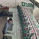 Deprem anında canını hiçe sayıp koca makineleri tutmaya çalıştı