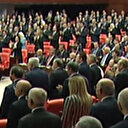 CHP'liler ayağa kalkmadı, HDP'liler İstiklal Marşını yine okumadı