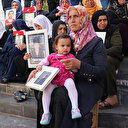 Kızını teröristlerin elinden kurtarmak için 1 buçuk yaşındaki çocuğu ile eyleme katıldı