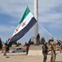 Suriye Milli Ordusu'nun bayrağı Tel Abyad'da göndere çekildi