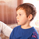 Ebeveynler dikkat: Çocuğunuz her söyleneni sürekli tekrarlıyor mu?