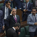 Hulusi Akar sevgi gösterilerine asker selamıyla karşılık verdi