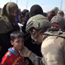 الجيش التركي يوزع مساعدات إنسانية على سكان تل أبيض