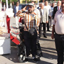 Tekerlekli sandalyeli gaziden İstiklal Marşına duygulandıran saygı: Ayağa kalktığım için bacağım şişti ama marş okunurken oturamazdım