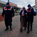 Yaşlı çift, 22 kilo esrarla yakalandı