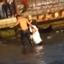 Beşiktaş'ta durağa daldıktan sonra kendini denize atan şoför 'öldürün beni' diye bağırdı