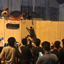 Irak’ta protestocular İran Konsolosluğu’na saldırdı: İran bayrağı indirilip Irak bayrağı astılar