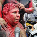 Kadın belediye başkanına işkence: Boya döküp sokakta sürüklediler