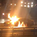 İstanbul'da seyir halindeki otomobil alev aldı trafik durdu