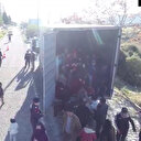 Çanakkale'de 82 kaçak göçmen kamyonun arkasından çıktı