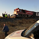 Elazığ'da hemzemin geçitte tren otomobile çarptı: İki kişi hayatını kaybetti