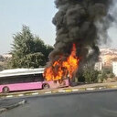 Seyir halindeki belediye otobüsü alev alev yandı: Otobüs kullanılmaz hale geldi