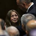 Erdoğan'ın yanına çağırdığı kız çocuğu gözyaşlarını tutamadı