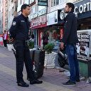 Kaldırımda cansız manken gibi bekledi: tepki vermeyince hastaneye götürüldü