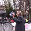 Norveç'te aşırı sağcı bir kişi polis kontrolünde Kur'an-ı Kerim yaktı