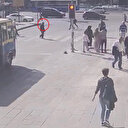 Yaşlı adamın parasını çalan yankesiciyi bıyığı ele verdi