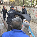 İstanbul Sultangazi'de yangın sırasında hırsızlık iddiasına linç girişimi: Polis ellerinde güçlükle aldı