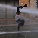 Fransa'da polis eylemcilere tazyikli su ve biber gazı ile müdahale etti