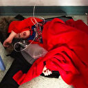 İngiltere'de hasta çocuk 4 saat yerde bekletildi