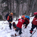 Kayıp dağcılar için yürütülen çalışmalarda iki cansız beden bulundu