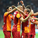 Wesley Sneijder jübilesine Selçuk İnan ve Burak Yılmaz’ı çağırdı