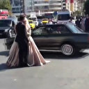 Düğün konvoylarında hayrete düşüren görüntüler: Gelin ve damadın etrafında drift!