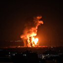 İşgalci İsrail Gazze'yi vurdu