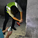 Elazığ'daki hasarlı binalarda şaşırtan görüntü: Yumruk büyüklüğünde taş çıkıyor