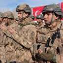 Van'da komandolar dualarla Suriye'ye uğurlandı