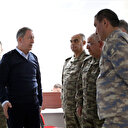 Bakan Akar ve komutanlar sınırın sıfır noktasında