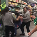 Koronavirüs stoğu: Marketler boşaldı müşteriler birbirine girdi