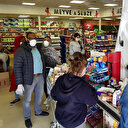 KKTC'de haberi alan halk marketlere ve eczanelere akın etti