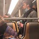 Dünyayı koronavirüs korkusu sardı: Metroda elini tutuma borusuna sürdü gözaltına alındı