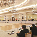 Korona zirvesinde 1 metrelik mesafeyle oturdular