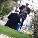Uyarılara aldırış etmeden çocuklar gibi eğlendiler