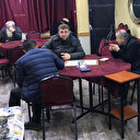 Okey masasında yakalandılar: Polis bastı, zabıta mühürledi