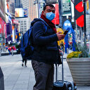 New York'ta koronavirüs sebebiyle hastaneye kaldırılanların sayısı bir günde yüzde 40 arttı