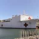 USNS Mercy gemisi limana geldi: Los Angeles’ta en büyük hastane olacak